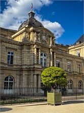 18-Luxemborg Gardens